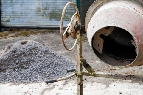 Bétonnière électrique 160 L : pourquoi le litrage annoncé ne veut rien dire