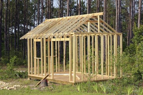Hangar bois : Prix et construction + méthodes pour le construire soi-même